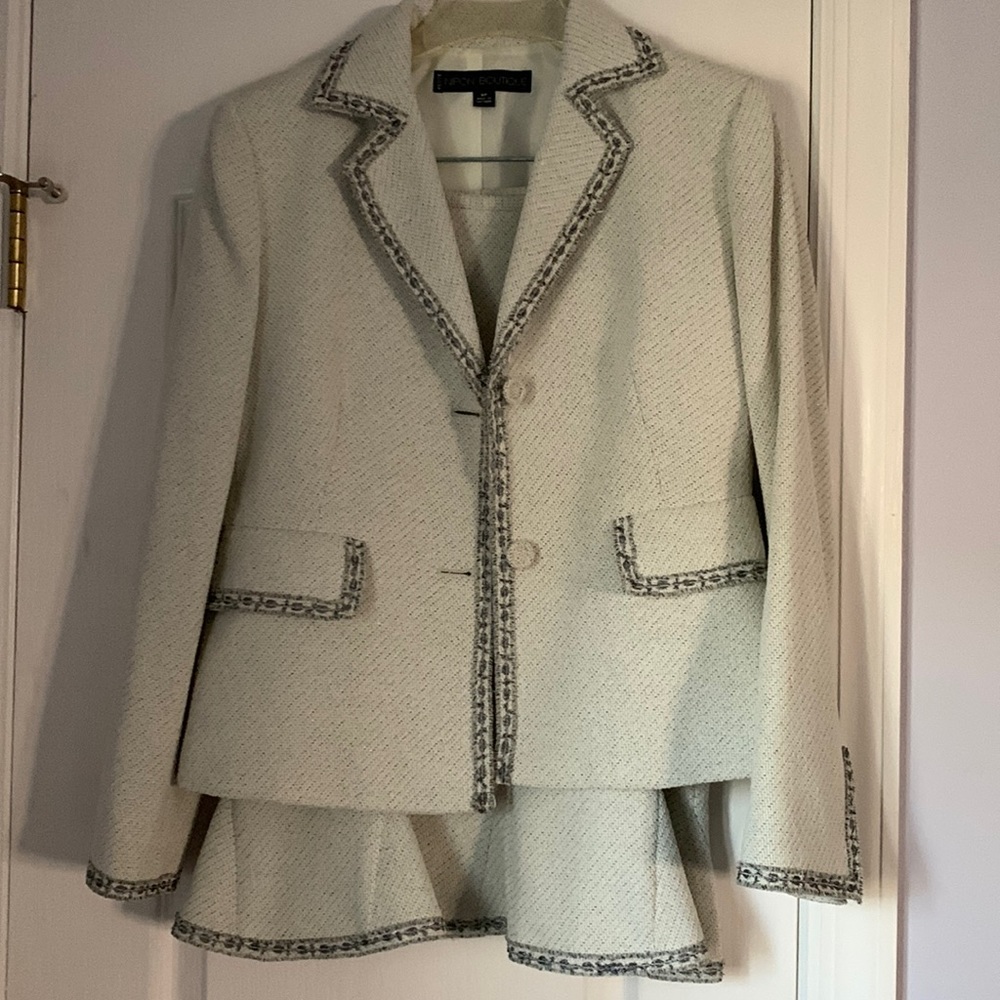 Nipon Boutique textured skirt suit with pockets